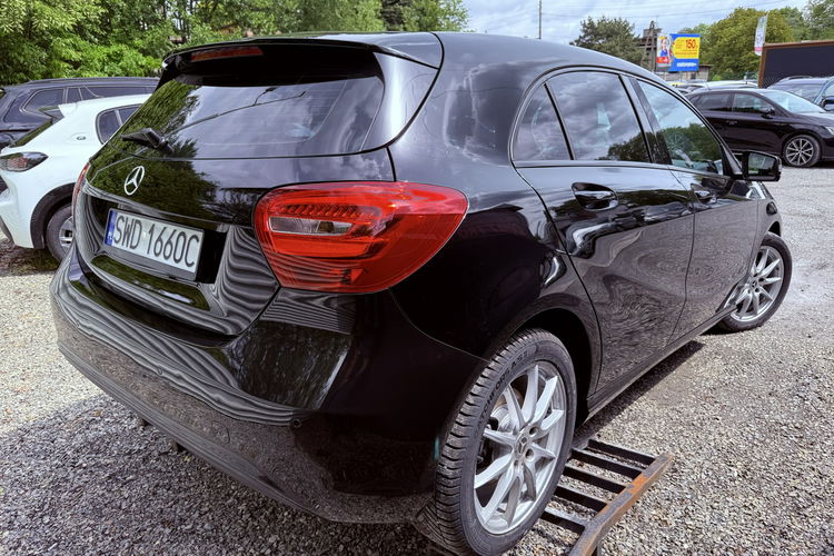Mercedes A 160 1.6 benzynka. Kamera . Niski przebieg zdjęcie 6