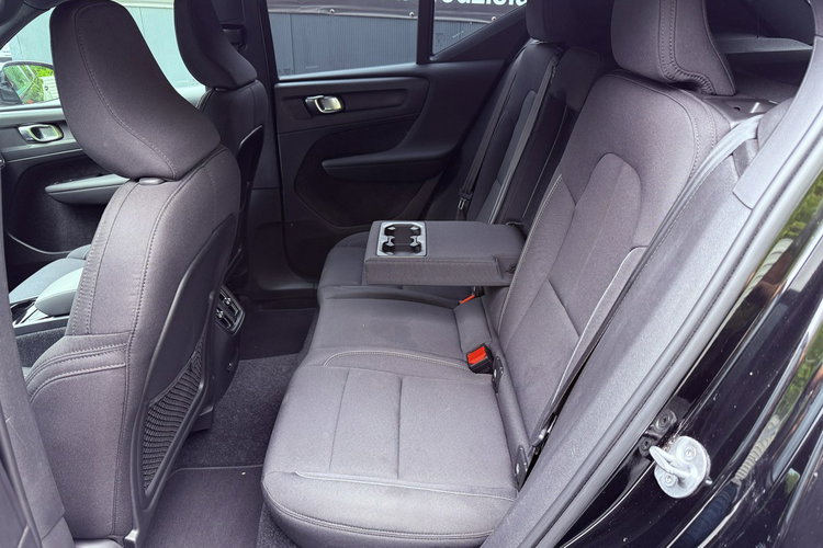 Volvo XC 40 Black-Line. Virtual kokpit. Full led . Zasięg 400Kl. zdjęcie 14