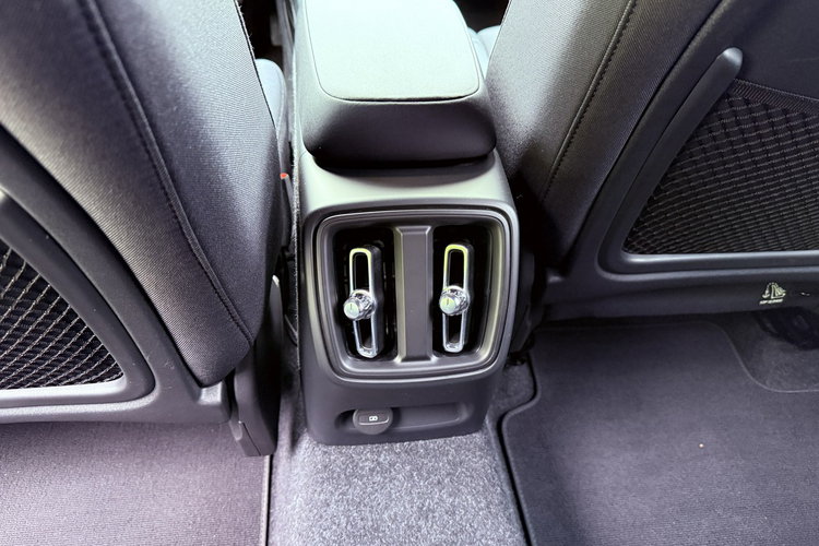 Volvo XC 40 Black-Line. Virtual kokpit. Full led . Zasięg 400Kl. zdjęcie 18