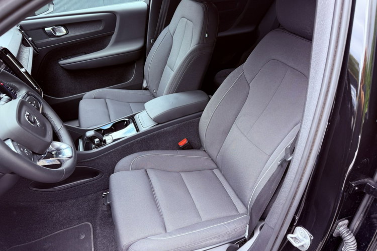 Volvo XC 40 Black-Line. Virtual kokpit. Full led . Zasięg 400Kl. zdjęcie 21