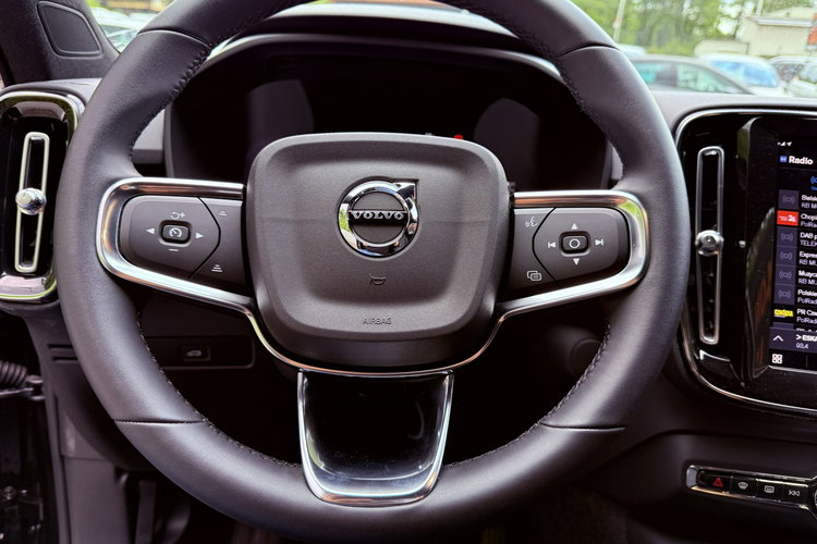 Volvo XC 40 Black-Line. Virtual kokpit. Full led . Zasięg 400Kl. zdjęcie 22