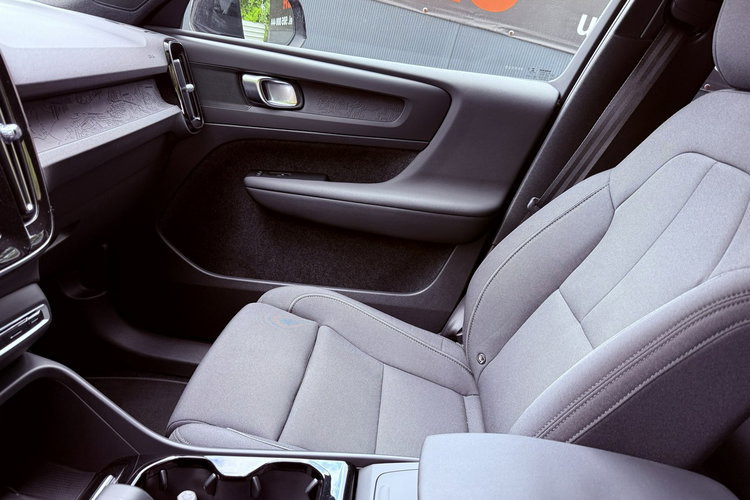 Volvo XC 40 Black-Line. Virtual kokpit. Full led . Zasięg 400Kl. zdjęcie 29