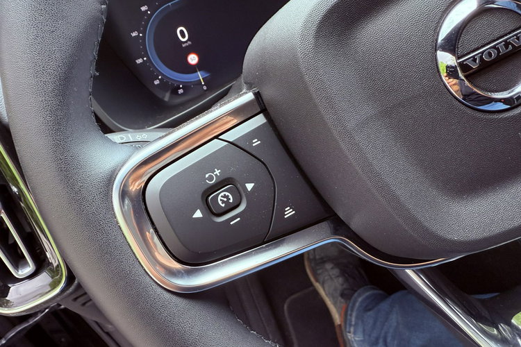 Volvo XC 40 Black-Line. Virtual kokpit. Full led . Zasięg 400Kl. zdjęcie 30