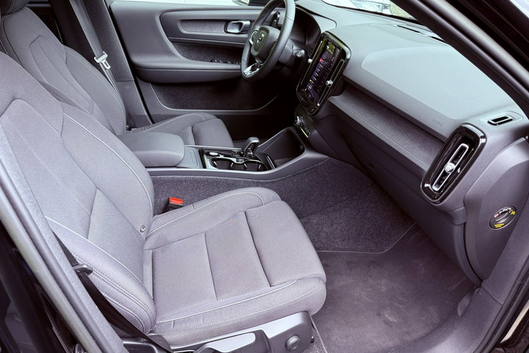 Volvo XC 40 Black-Line. Virtual kokpit. Full led . Zasięg 400Kl. zdjęcie 35