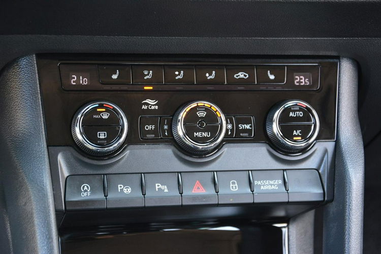 Skoda Karoq Ambition Plus Virtual Cokpit Radar ACC Ledy Kamery Park Assist Hak ASO zdjęcie 31