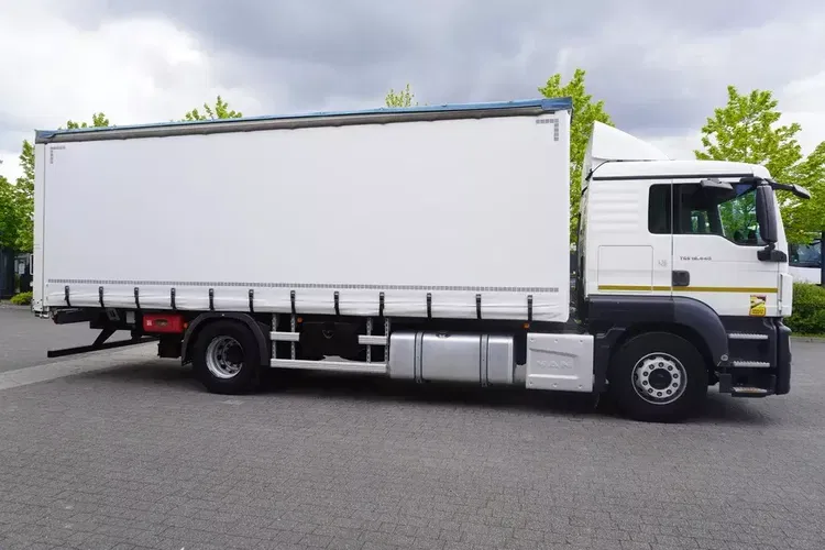 MAN TGS 18.440 / Firanka 19 EPAL / kab. sypialna zdjęcie 2