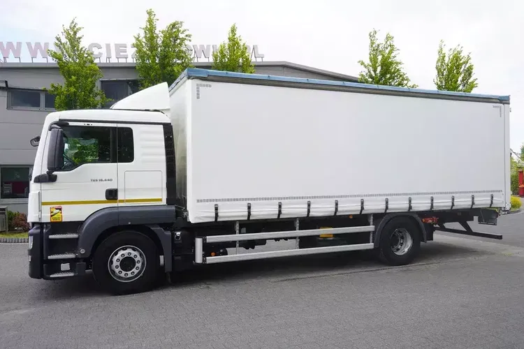 MAN TGS 18.440 / Firanka 19 EPAL / kab. sypialna zdjęcie 7