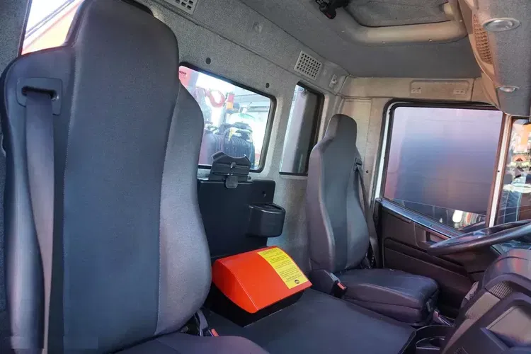 Iveco Stralis 310 E6 / NOWA Wywrotka 3-stronna / Dźwig Fassi F135 z pilotem zdjęcie 24