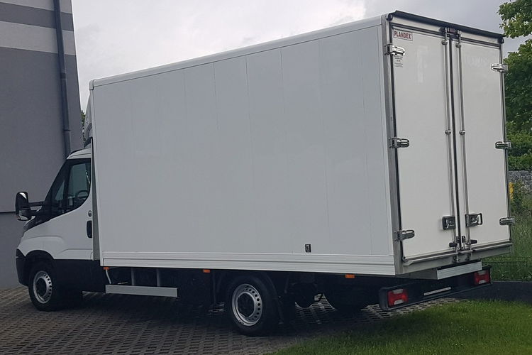 Iveco Daily 35S15 3.0 KLIMA 8EP KONTENER 4.22x2.10x2.11 AC KRAJOWY DMC 3500 KG zdjęcie 3