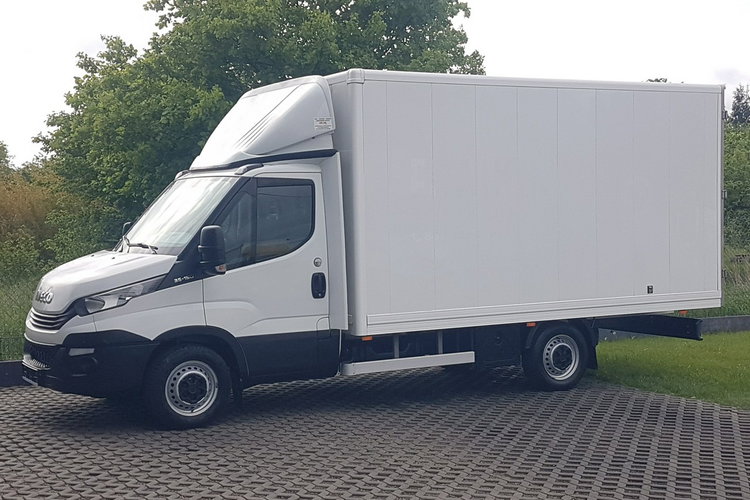 Iveco Daily 35S15 3.0 KLIMA 8EP KONTENER 4.22x2.10x2.11 AC KRAJOWY DMC 3500 KG zdjęcie 2