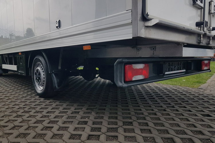 Iveco Daily 35S15 3.0 KLIMA 8EP KONTENER 4.22x2.10x2.11 AC KRAJOWY DMC 3500 KG zdjęcie 22