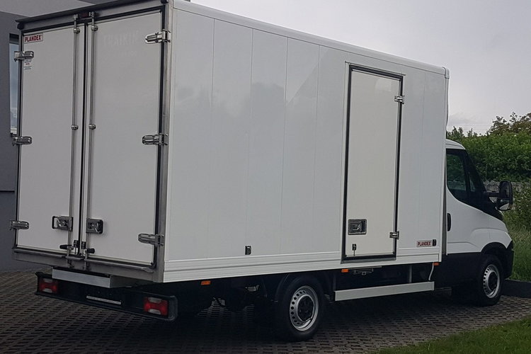 Iveco Daily 35S15 3.0 KLIMA 8EP KONTENER 4.22x2.10x2.11 AC KRAJOWY DMC 3500 KG zdjęcie 3