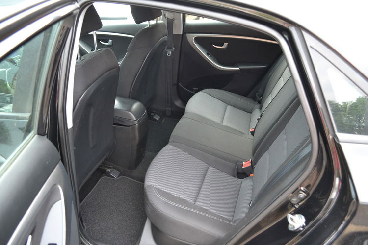 Hyundai i30 Klimatyzacja Serwis LED PDC Zadbany alufelgi zdjęcie 8