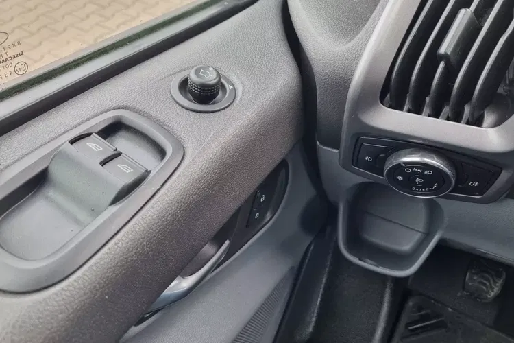 Ford transit-custom Long 39999zł NETTO 2.0 TdCi/131KM zdjęcie 17