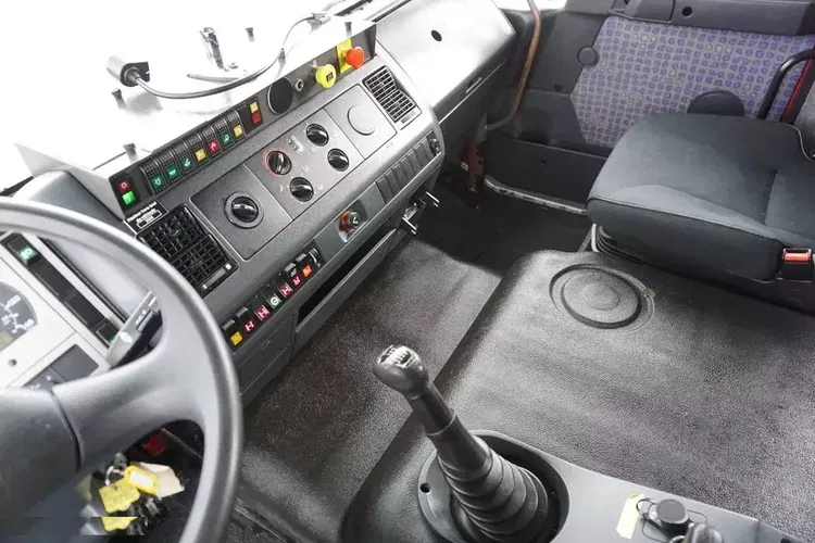 MAN / LE 220 / 4 X 4 / DOKA / DO ZABUDOWY / KAMPER zdjęcie 9