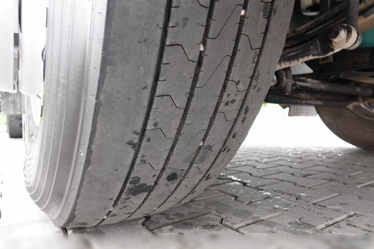 Volvo FH 500 / NISKA KABINA / HYDRAULIKA / PO KONTRAKCIE SERWISOWYM zdjęcie 18