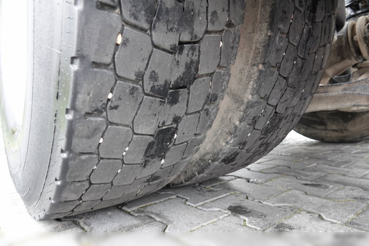 Volvo FH 500 / NISKA KABINA / HYDRAULIKA / PO KONTRAKCIE SERWISOWYM zdjęcie 20