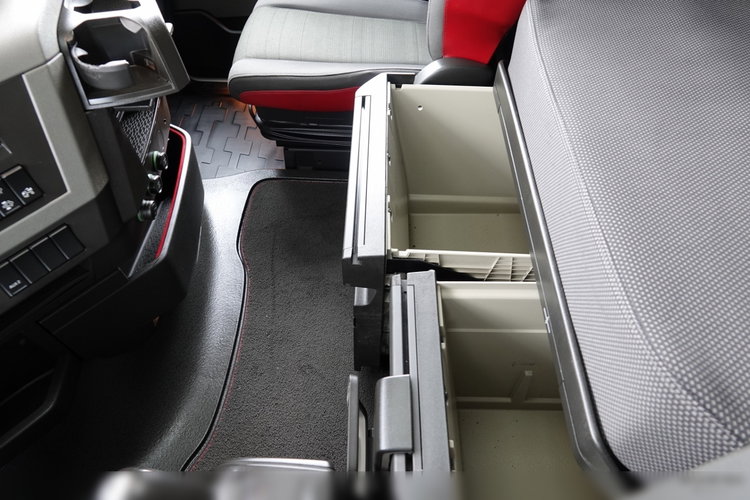 Volvo FH 500 / NISKA KABINA / HYDRAULIKA / PO KONTRAKCIE SERWISOWYM zdjęcie 26