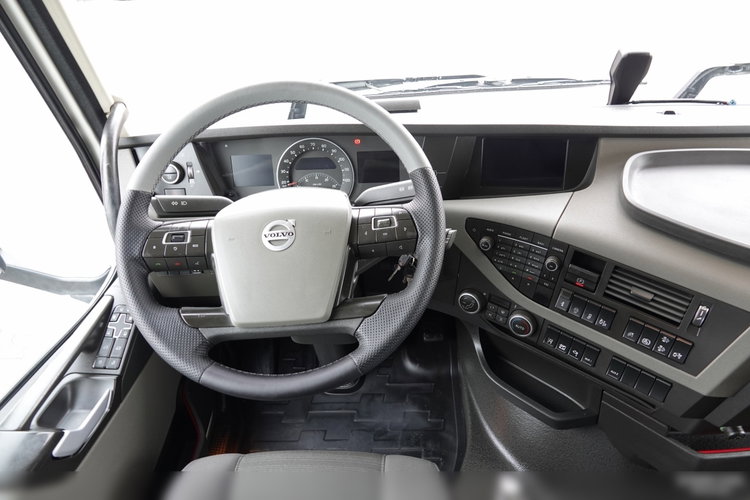 Volvo FH 500 / NISKA KABINA / HYDRAULIKA / PO KONTRAKCIE SERWISOWYM zdjęcie 29