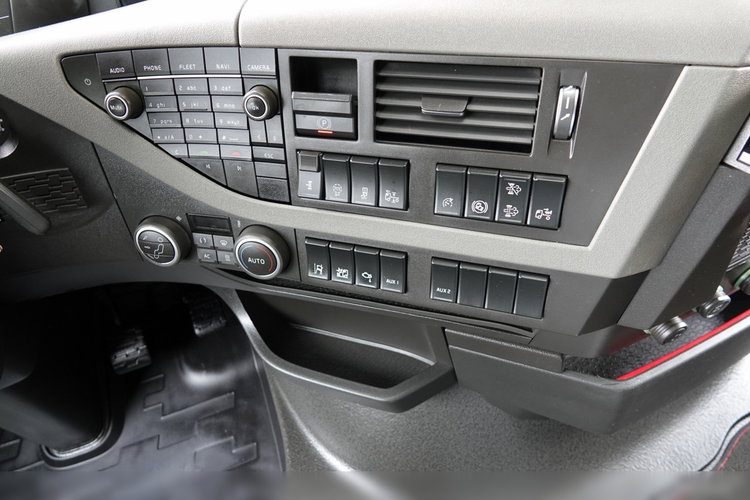 Volvo FH 500 / NISKA KABINA / HYDRAULIKA / PO KONTRAKCIE SERWISOWYM zdjęcie 30