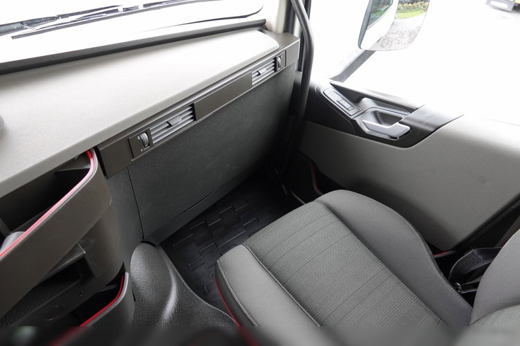 Volvo FH 500 / NISKA KABINA / HYDRAULIKA / PO KONTRAKCIE SERWISOWYM zdjęcie 32