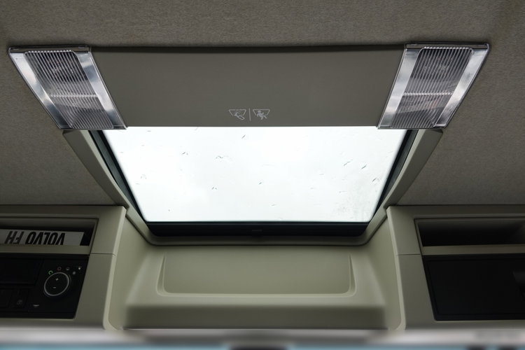 Volvo FH 500 / NISKA KABINA / HYDRAULIKA / PO KONTRAKCIE SERWISOWYM zdjęcie 34