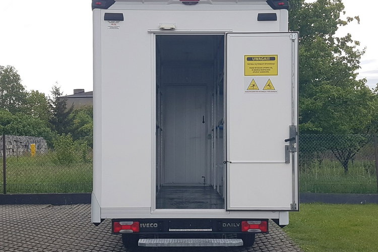 Iveco Daily KONTENER NISKOPODŁOGOWY 4.43x2.23x2.42 SKLEP BAR FOODTRUCK KAMPER AC zdjęcie 5