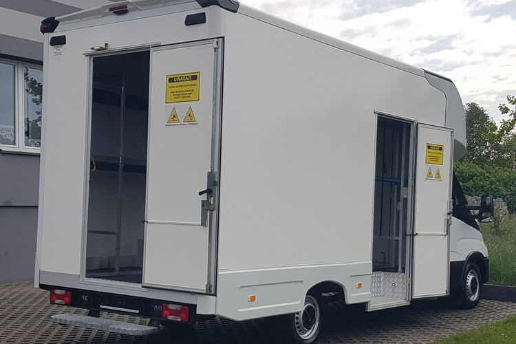 Iveco Daily KONTENER NISKOPODŁOGOWY 4.43x2.23x2.42 SKLEP BAR FOODTRUCK KAMPER AC zdjęcie 36