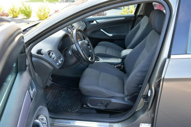 Ford Mondeo Hatchback Titanium Ledy Blis Szyber Navi Convers 2xParkt Wentylacja zdjęcie 21