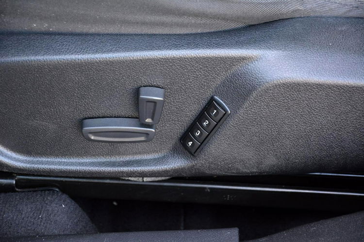 Ford Mondeo Hatchback Titanium Ledy Blis Szyber Navi Convers 2xParkt Wentylacja zdjęcie 23