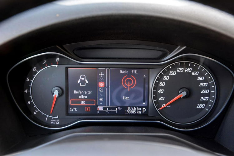 Ford Mondeo Hatchback Titanium Ledy Blis Szyber Navi Convers 2xParkt Wentylacja zdjęcie 26