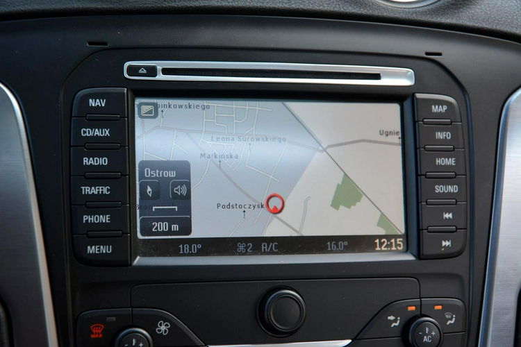 Ford Mondeo Hatchback Titanium Ledy Blis Szyber Navi Convers 2xParkt Wentylacja zdjęcie 27