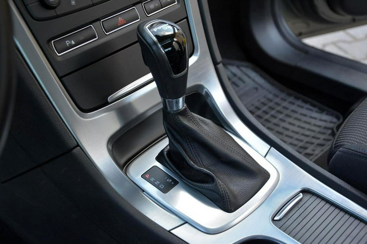 Ford Mondeo Hatchback Titanium Ledy Blis Szyber Navi Convers 2xParkt Wentylacja zdjęcie 31