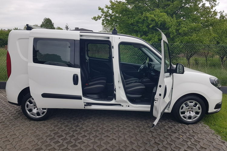 Fiat Doblo MAXI 5 OSÓB DŁUGI KLIMA 6-BIEGÓW KRAJOWY I-WŁAŚCICIEL FAKTURA VAT zdjęcie 25