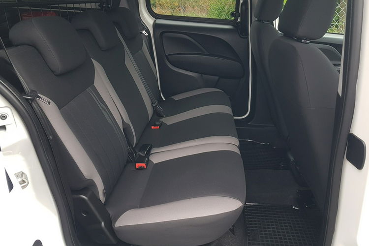 Fiat Doblo MAXI 5 OSÓB DŁUGI KLIMA 6-BIEGÓW KRAJOWY I-WŁAŚCICIEL FAKTURA VAT zdjęcie 36