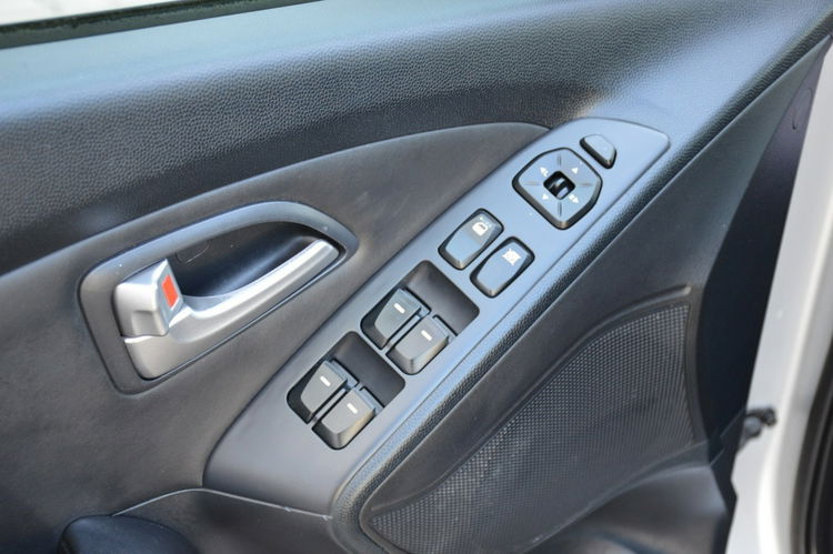 Hyundai ix35 Zarejestrowany 2.0i DOHC 163KM Serwis Panorama Navi Skóra Keyless go zdjęcie 17