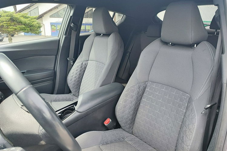 Toyota C-HR 2.0 Hybrid zdjęcie 15