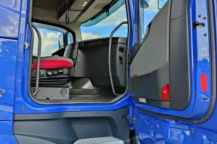 Volvo FH4 460 / EURO 6 / AUTOMAT / STANDARD / IDEALNY STAN / zdjęcie 17