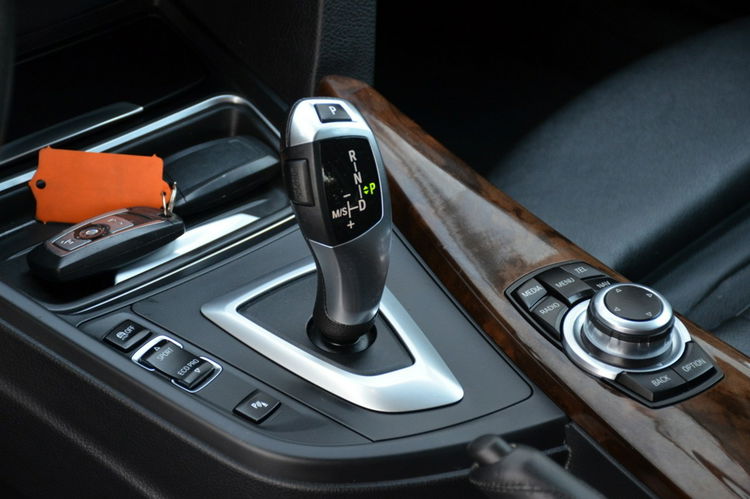 BMW 3GT Opłacona 2.0i 184KM Serwis Bi-xenon Skóra Pamięci el.klapa zdjęcie 28