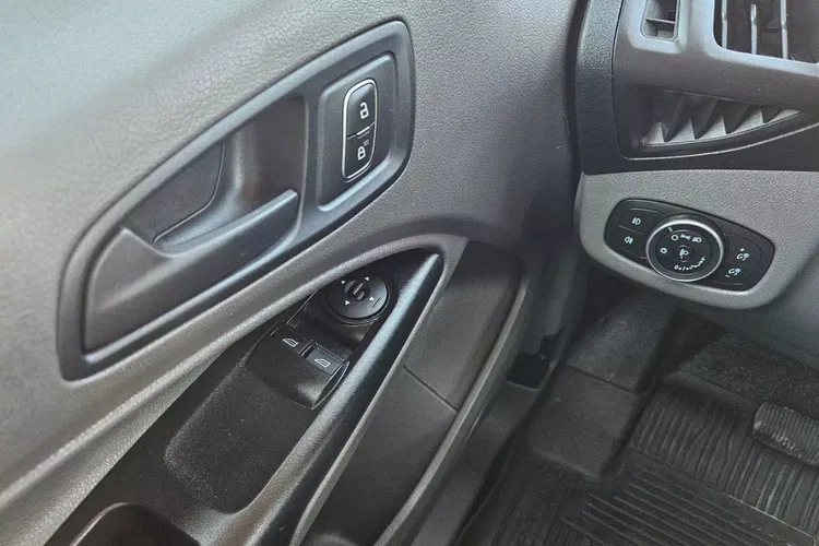 Ford transit-connect L2H1 44999zł NETTO Zabudowa Warsztatowa 1.5 TdCi/120KM zdjęcie 19