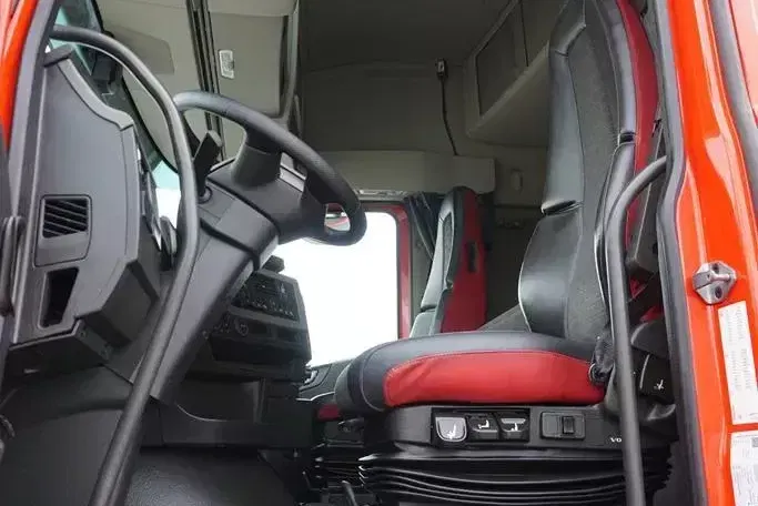 Volvo / FH / 420 / EURO 6 / ACC / PEŁNY ADR / MAŁY PRZEBIEG zdjęcie 7