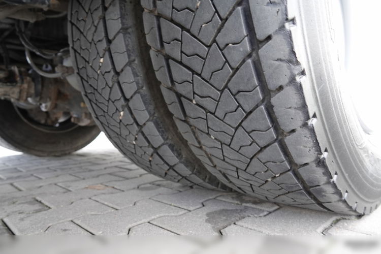 Renault D 210 /  4X2 / SKRZYNIOWY 5 M + HDS PALFINGER PK 8.501 SLD A / UDŹWIG 5 580G / STEROWANIE RADIOWE / ROTATOR / SPROWADZONY zdjęcie 25