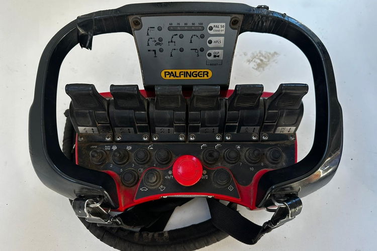 Renault D 210 /  4X2 / SKRZYNIOWY 5 M + HDS PALFINGER PK 8.501 SLD A / UDŹWIG 5 580G / STEROWANIE RADIOWE / ROTATOR / SPROWADZONY zdjęcie 41