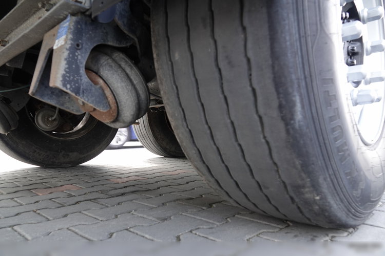 Schmitz FIRANKA / STANDARD / OŚ PODNOSZONA / SPROWADZONA  zdjęcie 21