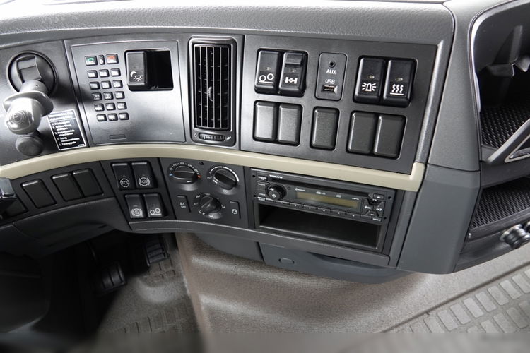 Volvo FH 540 / PUSHER / 3 Osiowy ciągnik siodłowy  / RETARDER / KLIMA POSTOJOWA /  OŚ PODNOSZONA SKRĘTNA / SKÓRY / SPROWADZONY zdjęcie 32