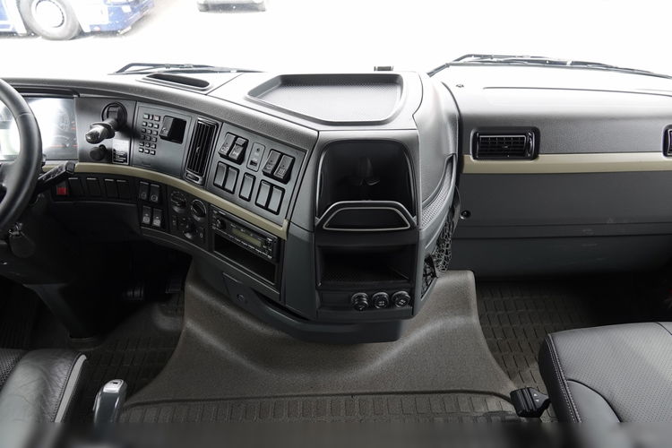 Volvo FH 540 / PUSHER / 3 Osiowy ciągnik siodłowy  / RETARDER / KLIMA POSTOJOWA /  OŚ PODNOSZONA SKRĘTNA / SKÓRY / SPROWADZONY zdjęcie 33