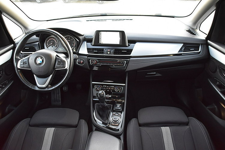 BMW 218 2.0d 150km Led Navi Panorama Gwarancja zdjęcie 14