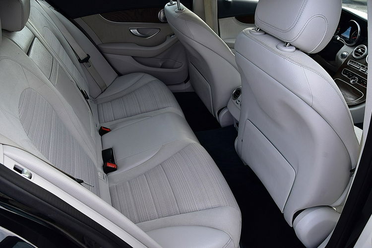 Mercedes C 350 E 300KM Navi Kamera Led Pół-Skóra Gwarancja zdjęcie 11