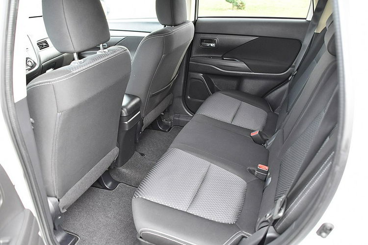Mitsubishi Outlander 2.0B 150Km Navi Led Kamera Gwarancja zdjęcie 12