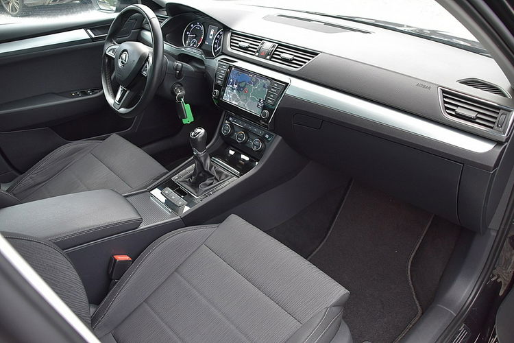 Skoda Superb Podgrzewane Fotele Xenon Led Navi Gwarancja zdjęcie 11